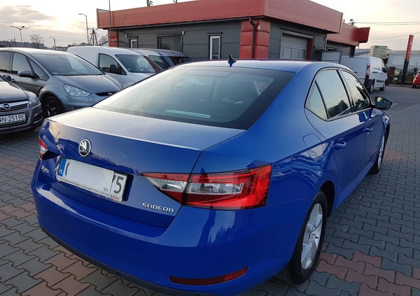 Skoda Superb cena 62900 przebieg: 156000, rok produkcji 2018 z Tarnów małe 301